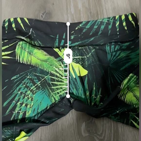 Fabletics Yogi Capri Green Tropical Rainforest Print Yoga Leggings Sz M - Picture 14 of 15